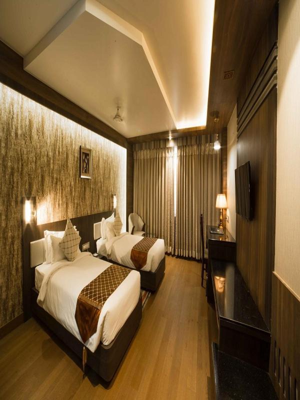Costa Riviera Hotel Varanasi Exteriör bild