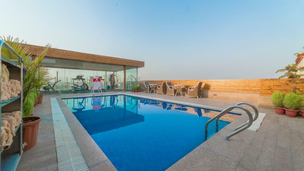 Costa Riviera Hotel Varanasi Exteriör bild
